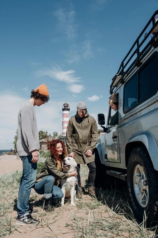 People enjoying a road trip with Drive mate